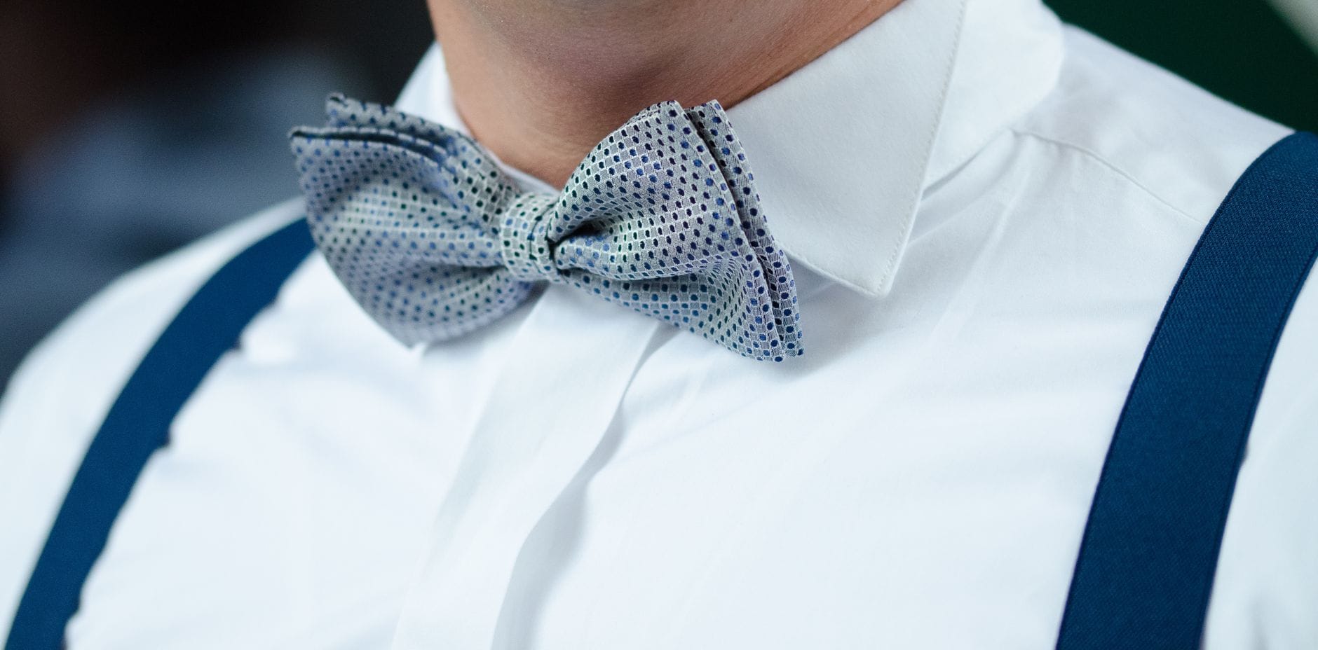 Jak ubrać się na ślub zimą: kobiece stylizacje w eleganckim wydaniu